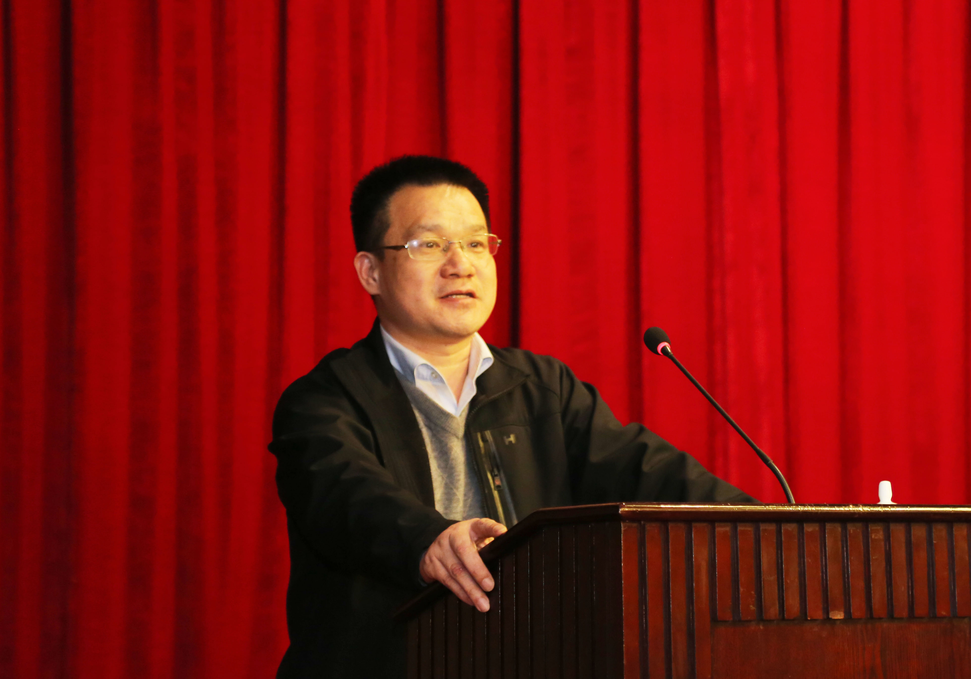 湖北省机械工程学会代表在大会进行典型交流-1.jpg